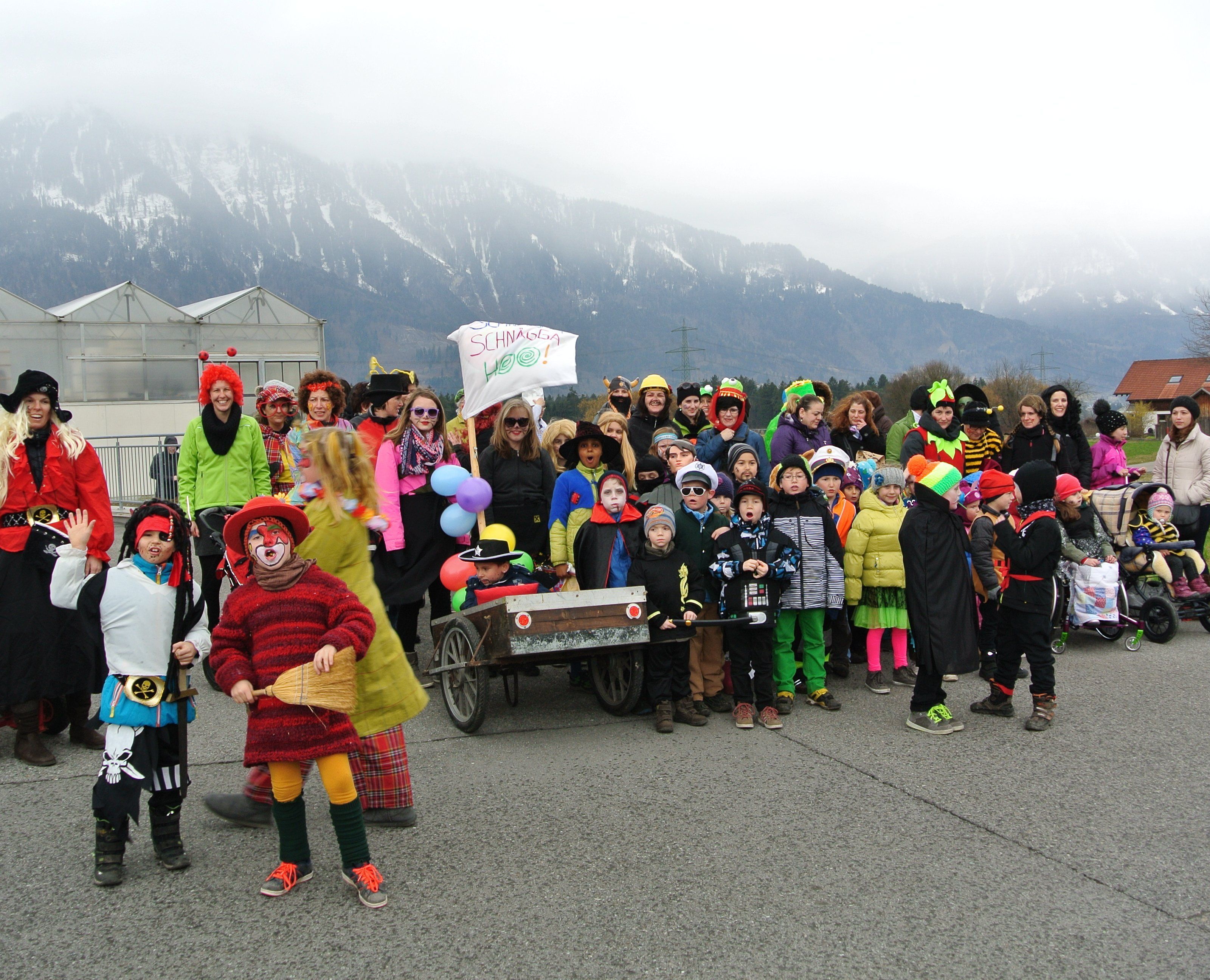 Ein Gruppenfoto aus dem letzten Jahr Ein Gruppenfoto aus dem letzten Jahr