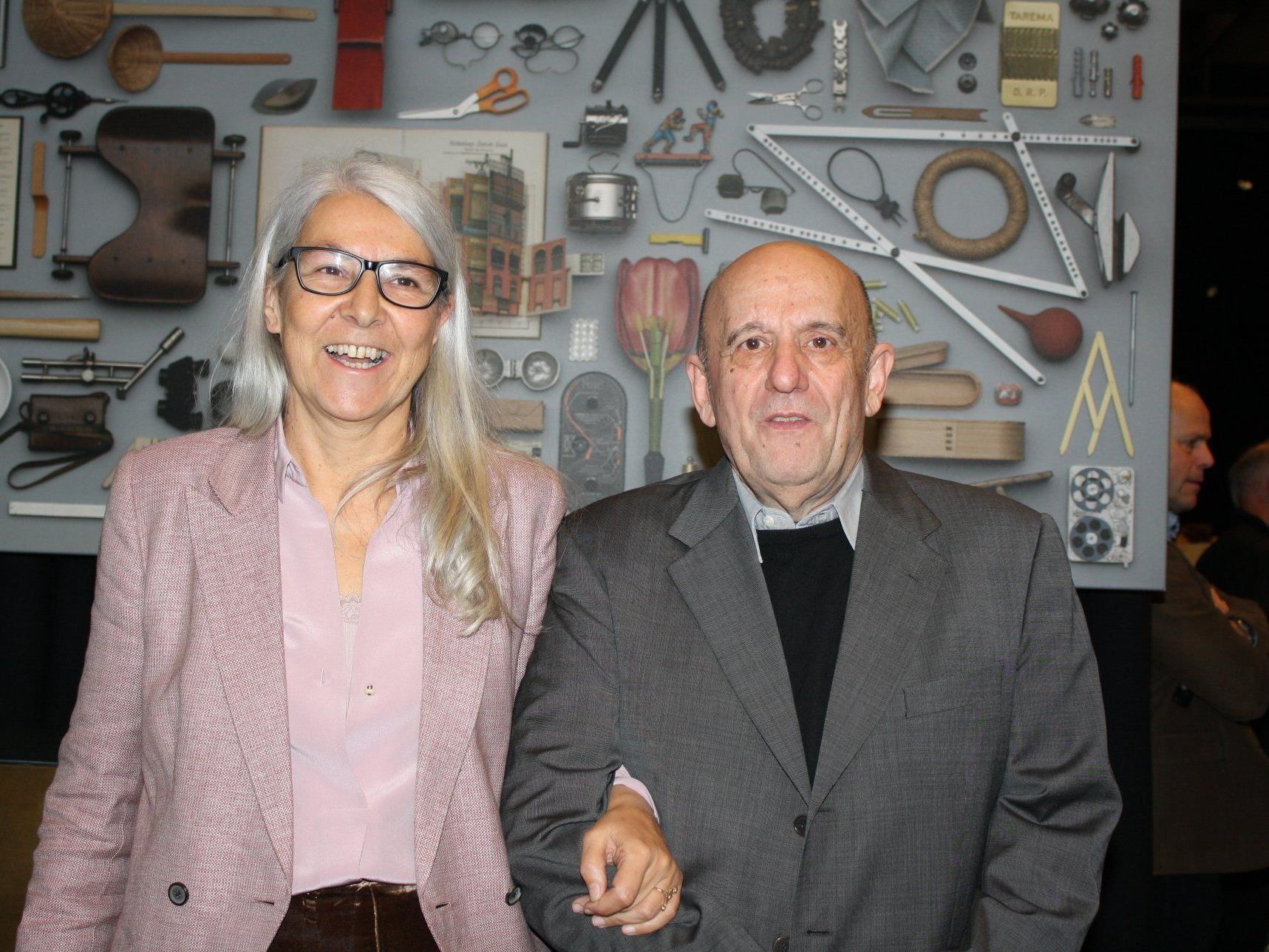 Renate Breuß und Franco Clivio freuen sich über die gelungene Ausstellung im Werkraum.