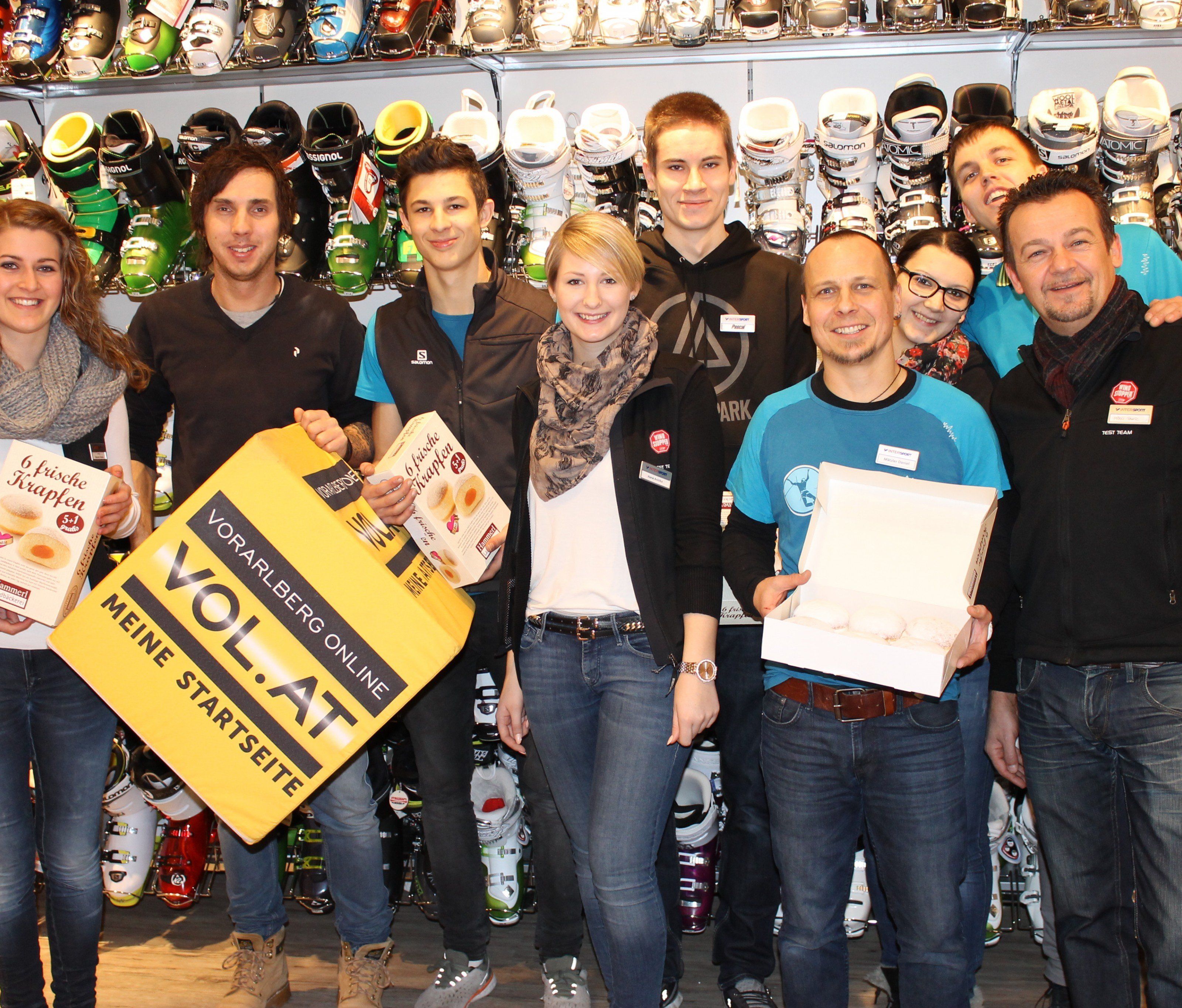 Das Intersport Dornbirn-Team freute sich über die feinen Krapfen Das Intersport Dornbirn-Team freute sich über die feinen Krapfen