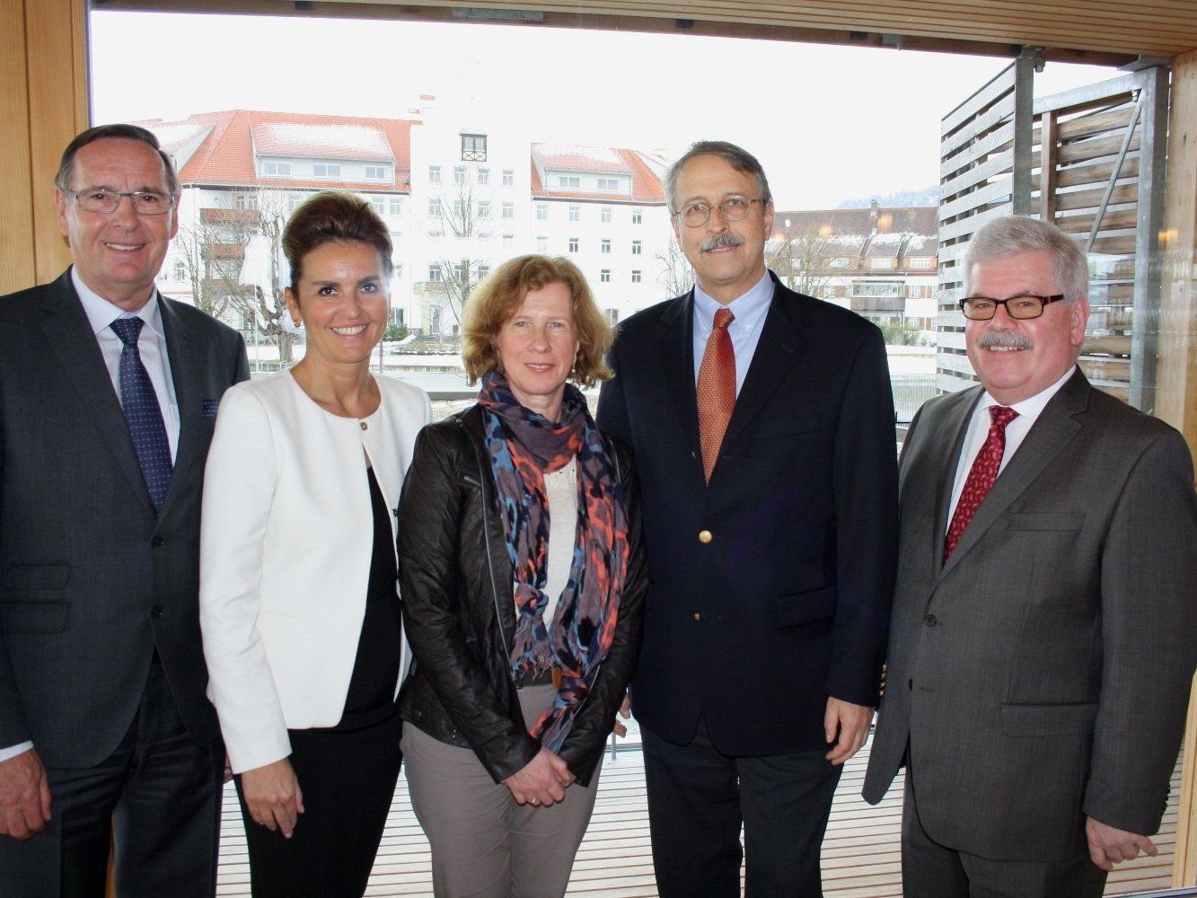 Präsentation des neuen Gesundheitskonzeptes „Arteprevent“ auf dem Badehaus des Seehotel Am Kaiserstrand: RIMC Geschäftsführer Hartmut Geese und Sandra Neukart, die F.X.Mayr-Ärzte Dr. Dorothea Lebloch und Dr. Alex Witasek sowie Seehotel-Direktor Gustav Kärner. Präsentation des neuen Gesundheitskonzeptes „Arteprevent“ auf dem Badehaus des Seehotel Am Kaiserstrand: RIMC Geschäftsführer Hartmut Geese und Sandra Neukart, die F.X.Mayr-Ärzte Dr. Dorothea Lebloch und Dr. Alex Witasek sowie Seehotel-Direktor Gustav Kärner.