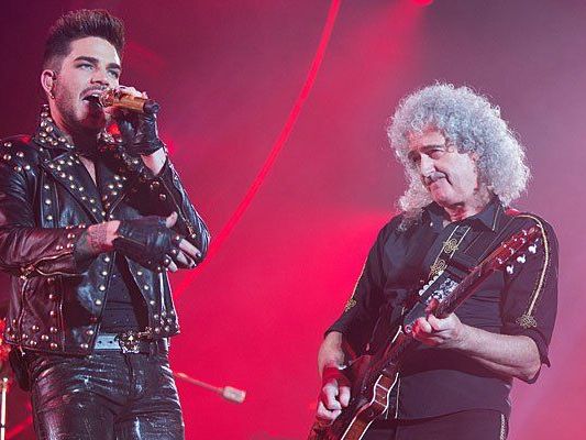 Brian May (R) und Adam Lambert von Queen beim Konzert in Wien Brian May (R) und Adam Lambert von Queen beim Konzert in Wien
