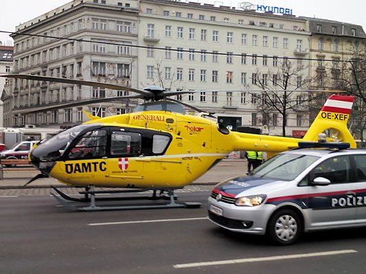 Groß-Einsatz von Rettung, Polizei und Feuerwehr am Schwedenplatz Groß-Einsatz von Rettung, Polizei und Feuerwehr am Schwedenplatz
