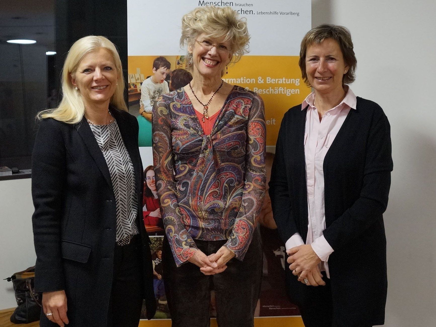 Beth Mount beim Lebenshilfe Trialog 2015 zusammen mit Michaela Wagner (Geschäftsführerin Lebenshilfe Vbg) und Gabriele Nussbaumer (Präsidentin Lebenshilfe Vbg). Beth Mount beim Lebenshilfe Trialog 2015 zusammen mit Michaela Wagner (Geschäftsführerin Lebenshilfe Vbg) und Gabriele Nussbaumer (Präsidentin Lebenshilfe Vbg).