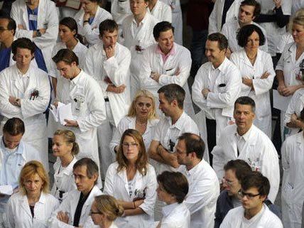 Spitalsärzte - Wiener AKH: Wieder keine Einigung, aber "Bewegung" Spitalsärzte - Wiener AKH: Wieder keine Einigung, aber "Bewegung"