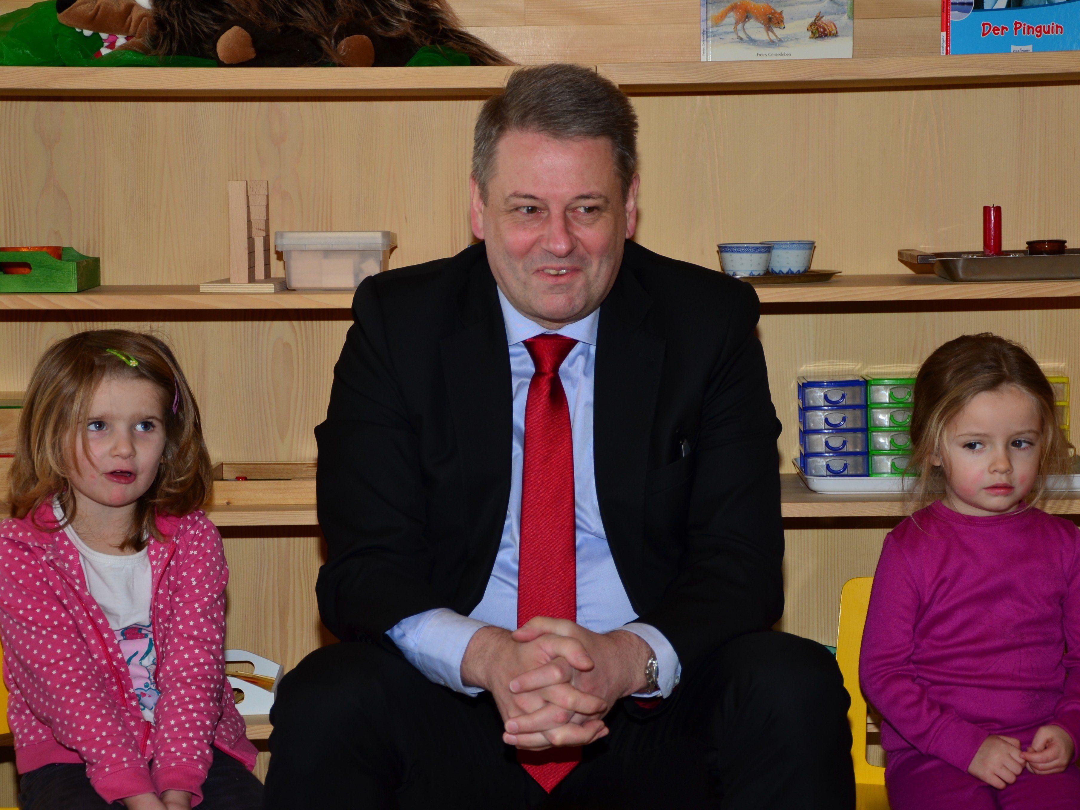Minister Rupprechter im Kindergarten Muntlix