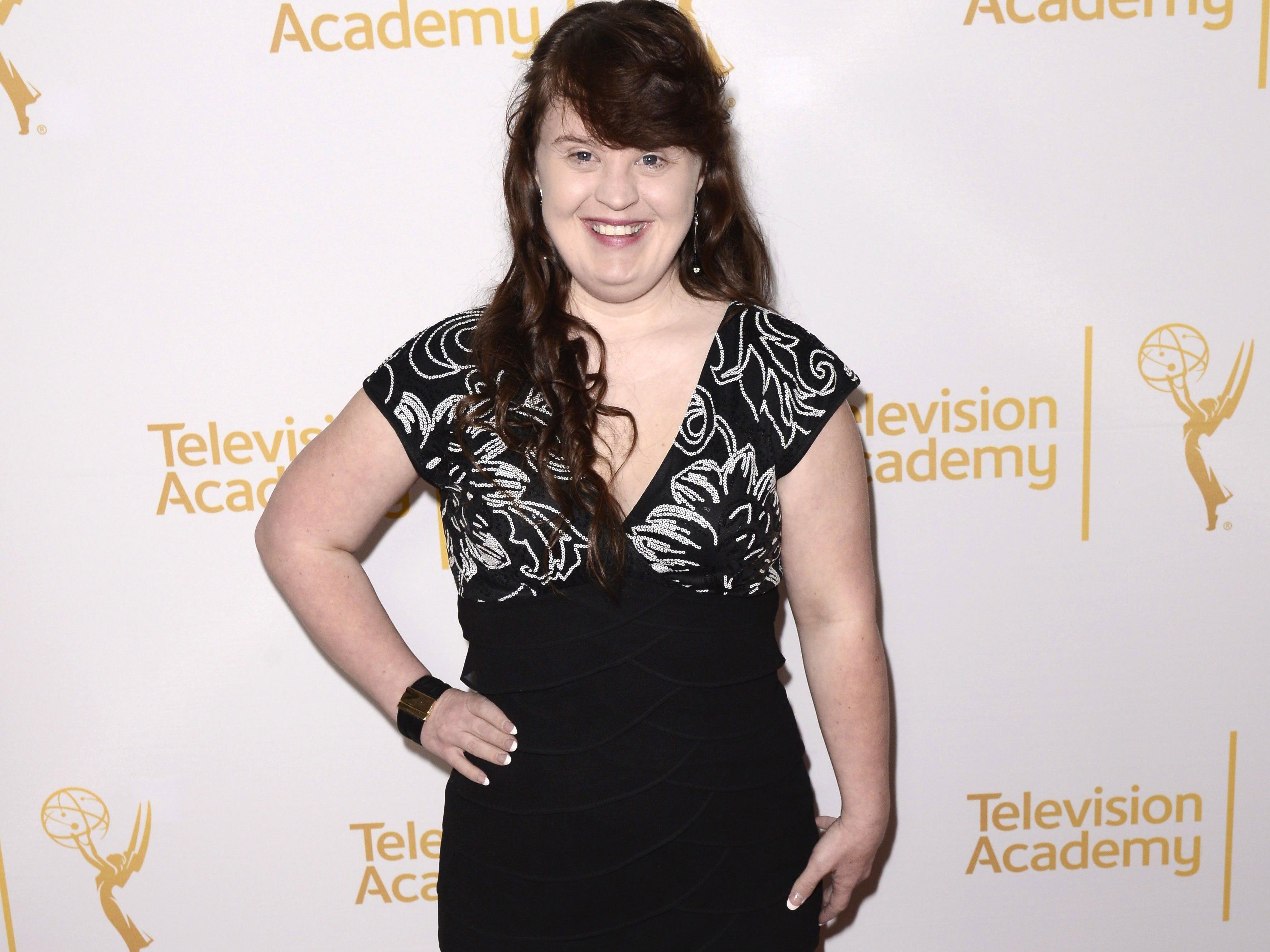 Jamie Brewer, hier 2014 bei den Emmy Awards, hat ihren ersten Auftritt auf dem Catwalk absolviert.