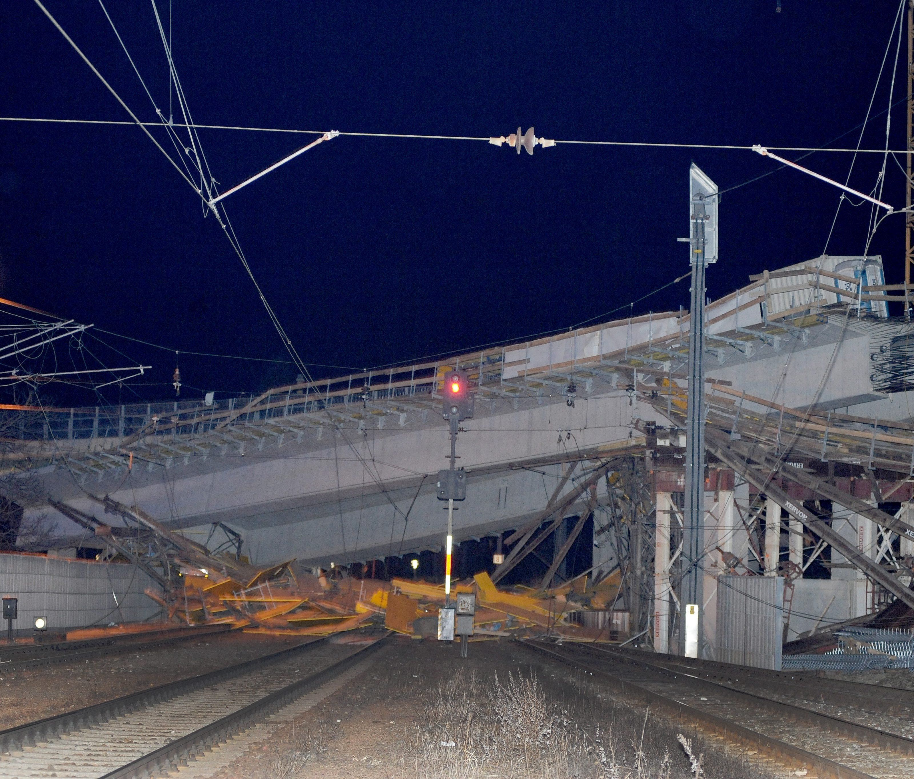 Halbfertige Murbrücke eingestürzt: die Bauarbeiten sollten eigentlich Ende 2015 abgeschlossen sein.