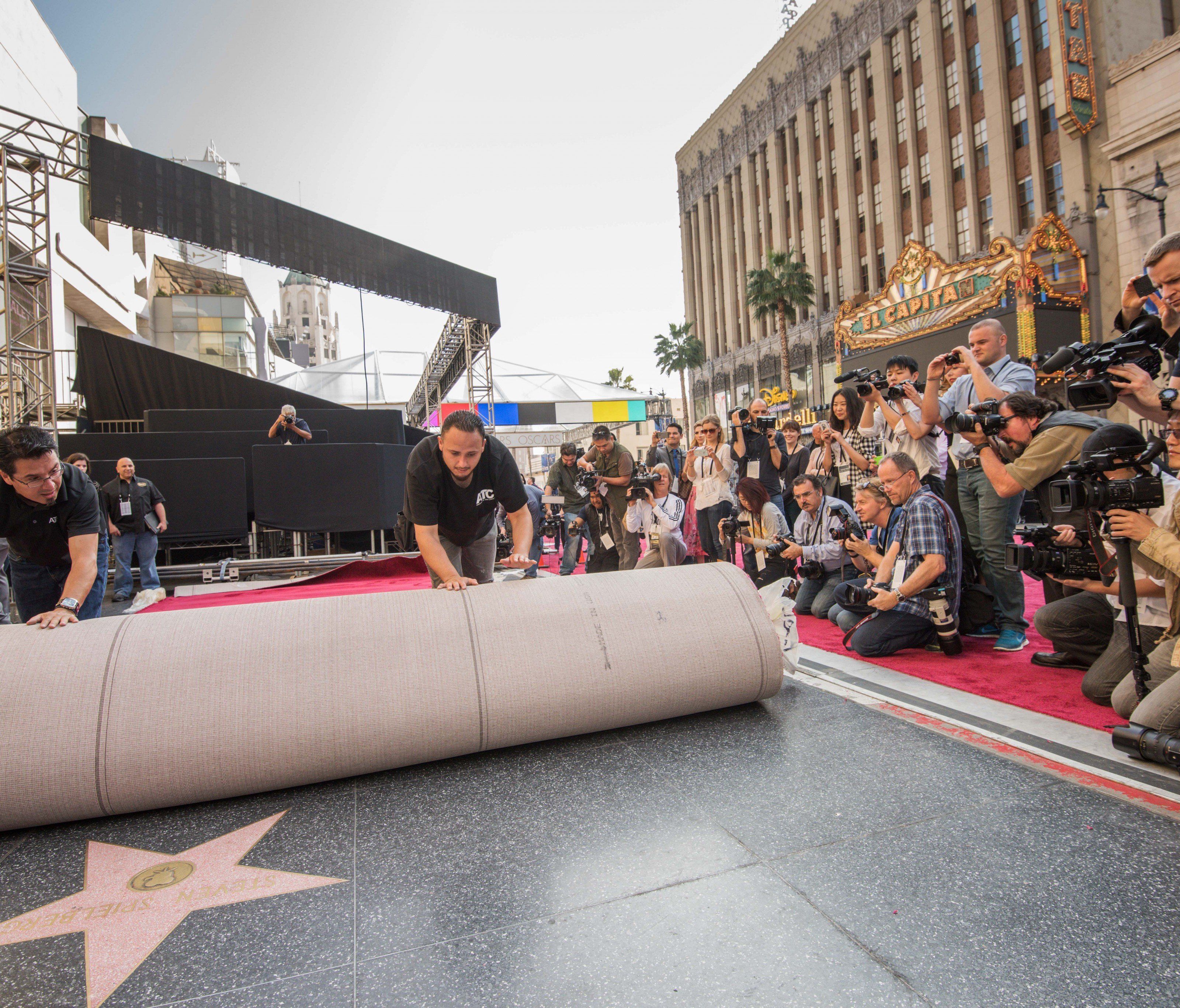 Der rote Teppich wurde für die Oscar-Gala bereits ausgerollt.