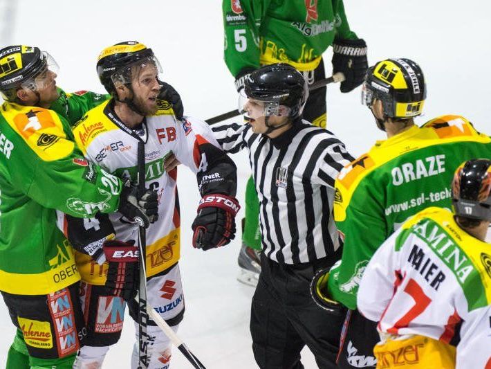 EHC Lustenau unterlag Feldkirch vor knapp 2000 Zuschauern mit 3:4. EHC Lustenau unterlag Feldkirch vor knapp 2000 Zuschauern mit 3:4.