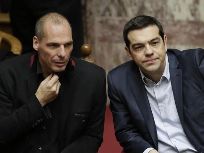 Premierminister Alexis Tsipras (re) und Finanzminister Yanis Varoufaki