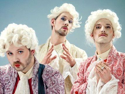 Mit auffälligen Outfits und auffälligem Sound will das Trio aus Wien punkten. Mit auffälligen Outfits und auffälligem Sound will das Trio aus Wien punkten.