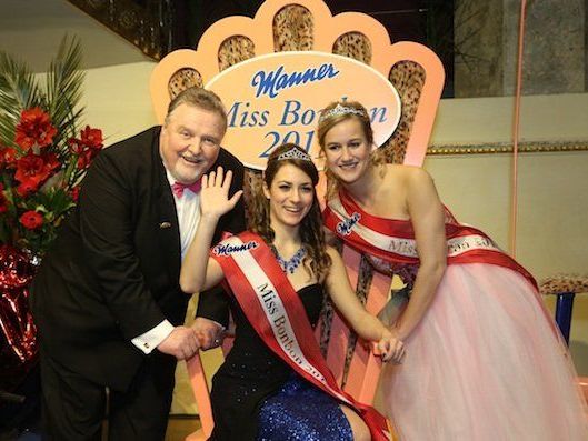 Strahlende Freude bei der frisch gebackenen Miss Bonbon 2015 Strahlende Freude bei der frisch gebackenen Miss Bonbon 2015