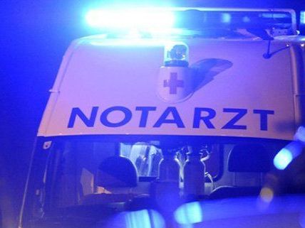 Schwer verletzt lag ein Wiener in einem Stiegenhaus - der Notarzt musste kommen Schwer verletzt lag ein Wiener in einem Stiegenhaus - der Notarzt musste kommen