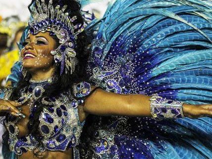 In Rio de Janeiro wird laut und bunt gefeiert. In Rio de Janeiro wird laut und bunt gefeiert.