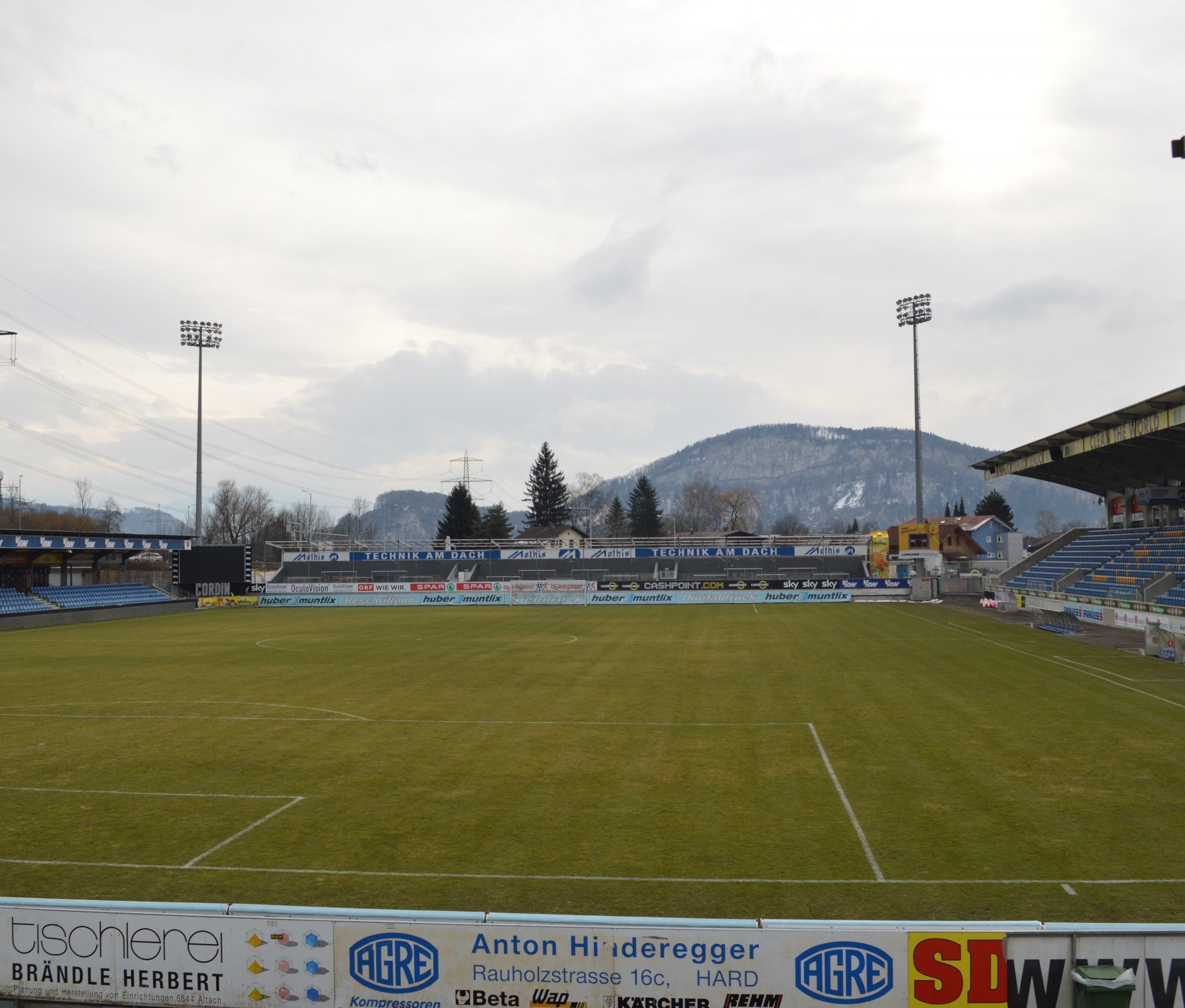 Die Altacher Arena erhält ein neues Spielfeld, neues Flutlicht und auch die Tribünen werden modernisiert Die Altacher Arena erhält ein neues Spielfeld, neues Flutlicht und auch die Tribünen werden modernisiert
