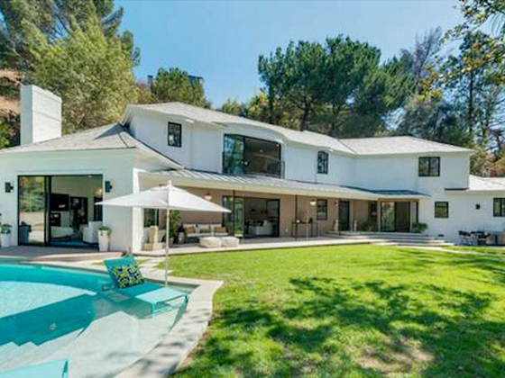 Die neue Villa bietet blick auf den Hollywood-Schriftzug. Die neue Villa bietet blick auf den Hollywood-Schriftzug.
