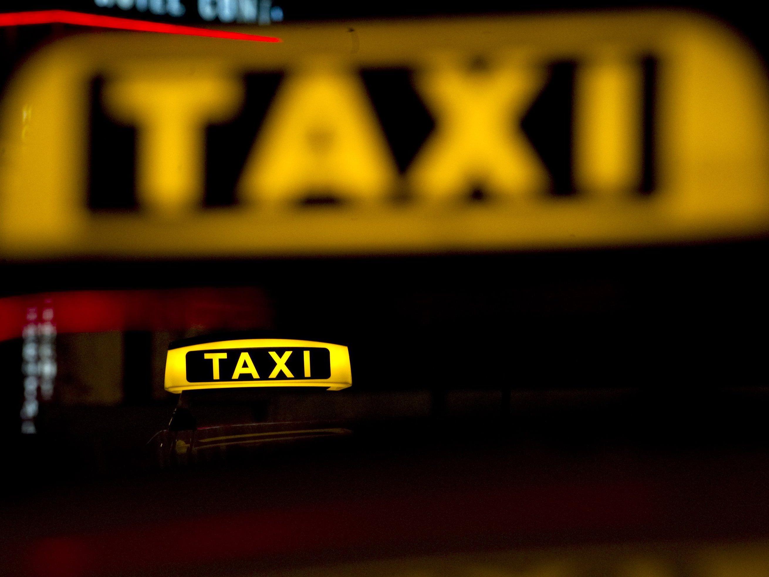 Die Polizei bittet um Hinweise im Fall eines Taxiraubes in Nüziders.