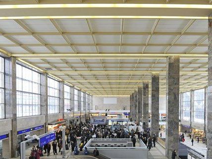 Am Westbahnhof wurde ein Taschendiebstahl bemerkt. Am Westbahnhof wurde ein Taschendiebstahl bemerkt.