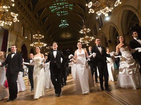 Jungdamen- und Jungherrenkomitee während der Eröffnung des Wiener Balls der Wissenschaft im Wiener Rathaus Jungdamen- und Jungherrenkomitee während der Eröffnung des Wiener Balls der Wissenschaft im Wiener Rathaus