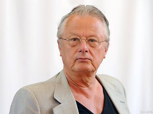 Vertrag von Castorf wurde um ein Jahr verlängert Vertrag von Castorf wurde um ein Jahr verlängert