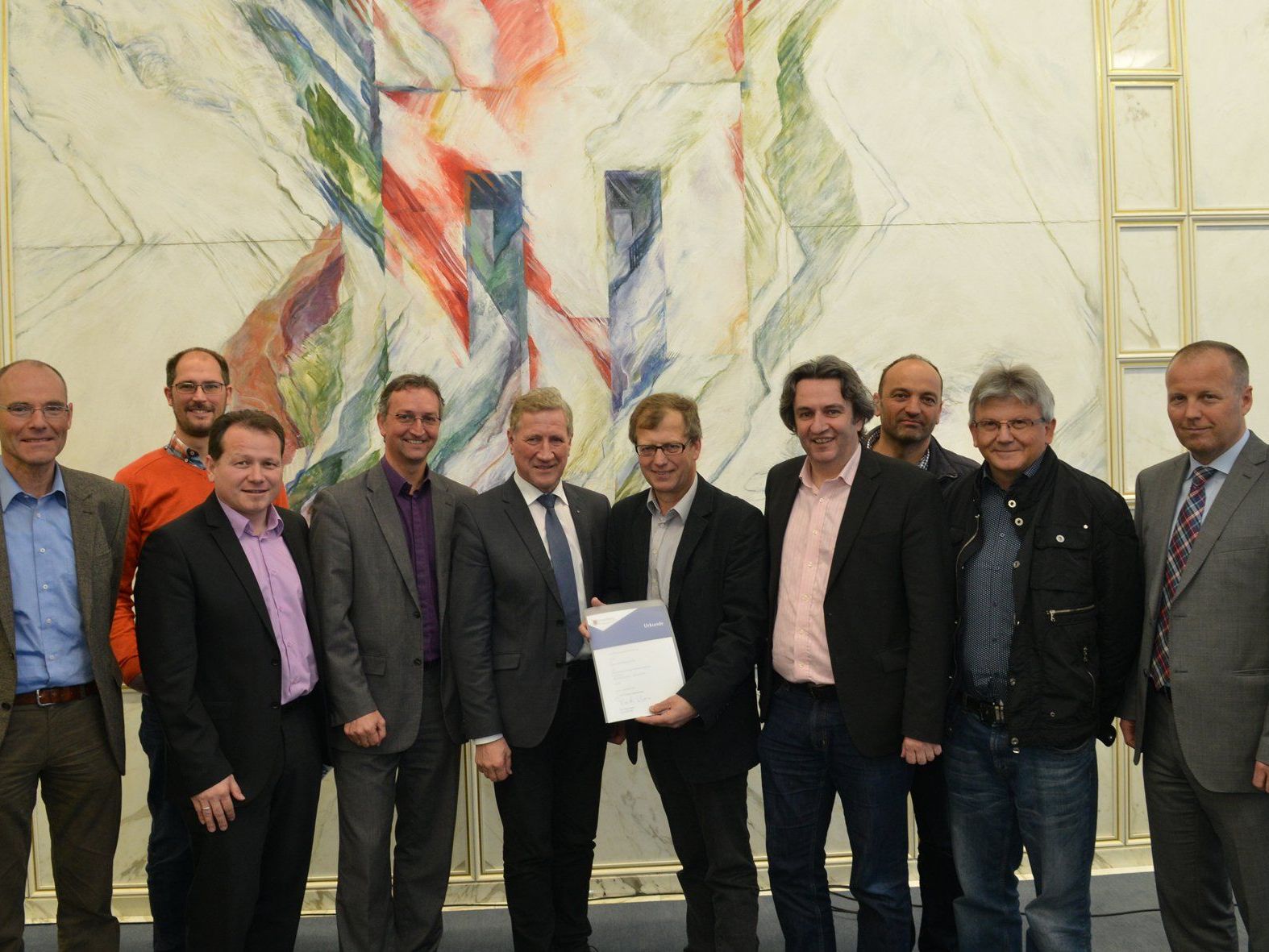 Mit der Renaturierung der Lutz auf einer Länge von 1,6 Kilometer haben die im Wasserverband kooperierenden Partner (die Gemeinden Ludesch, Bludesch und Thüringen sowie ÖBB und VKW) ein Projekt von hoher ökologischer Qualität verwirklicht. Mit der Renaturierung der Lutz auf einer Länge von 1,6 Kilometer haben die im Wasserverband kooperierenden Partner (die Gemeinden Ludesch, Bludesch und Thüringen sowie ÖBB und VKW) ein Projekt von hoher ökologischer Qualität verwirklicht.