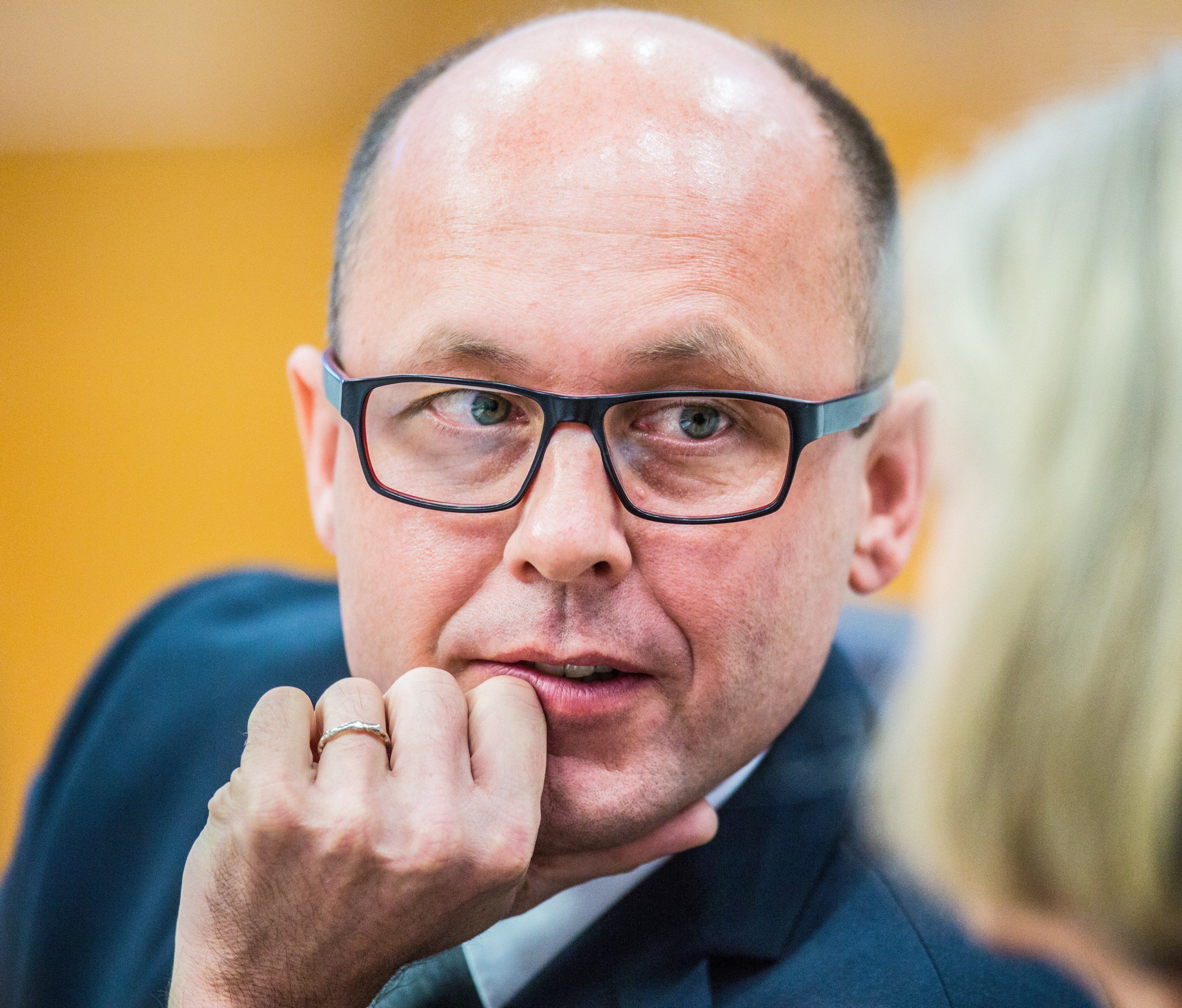 Michael Ritsch hat nun auf die Mail von Michael Salzgeber geantwortet. Michael Ritsch hat nun auf die Mail von Michael Salzgeber geantwortet.