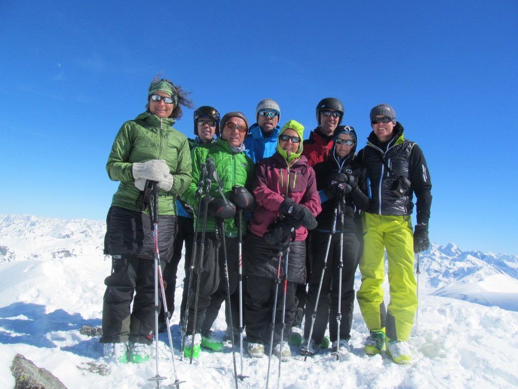 Glückliche Schitourengeher bei herrlichem Wetter auf dem Madrisahorn 2826 m Glückliche Schitourengeher bei herrlichem Wetter auf dem Madrisahorn 2826 m