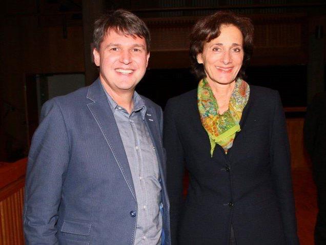 Bürgermeister Kurt Fischer mit Sportlandesrätin Bernadette Mennel im Smalltalk.