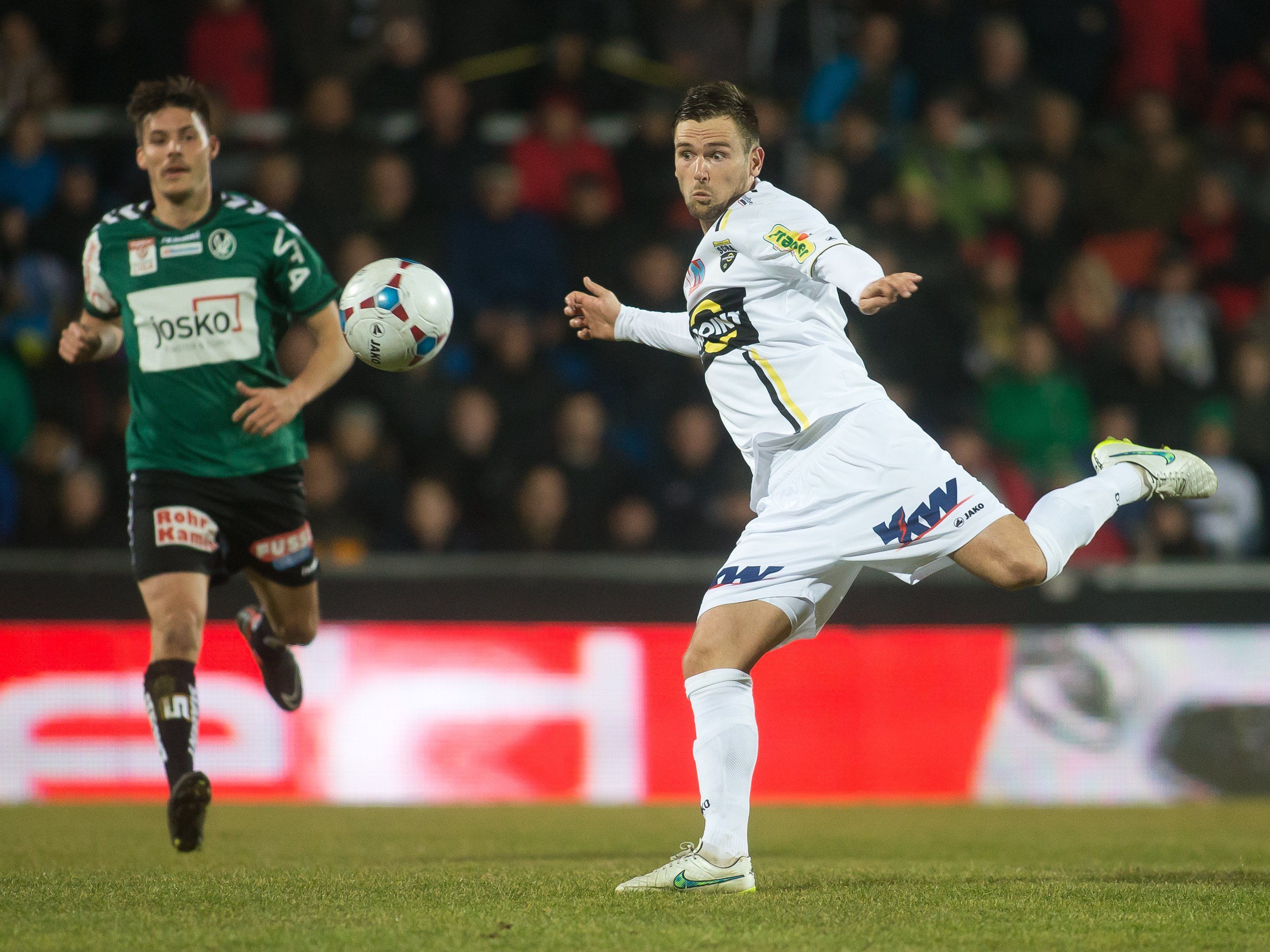 Neunte Spieler-Vertrags-Verlängerung im Frühjahr. Neunte Spieler-Vertrags-Verlängerung im Frühjahr.