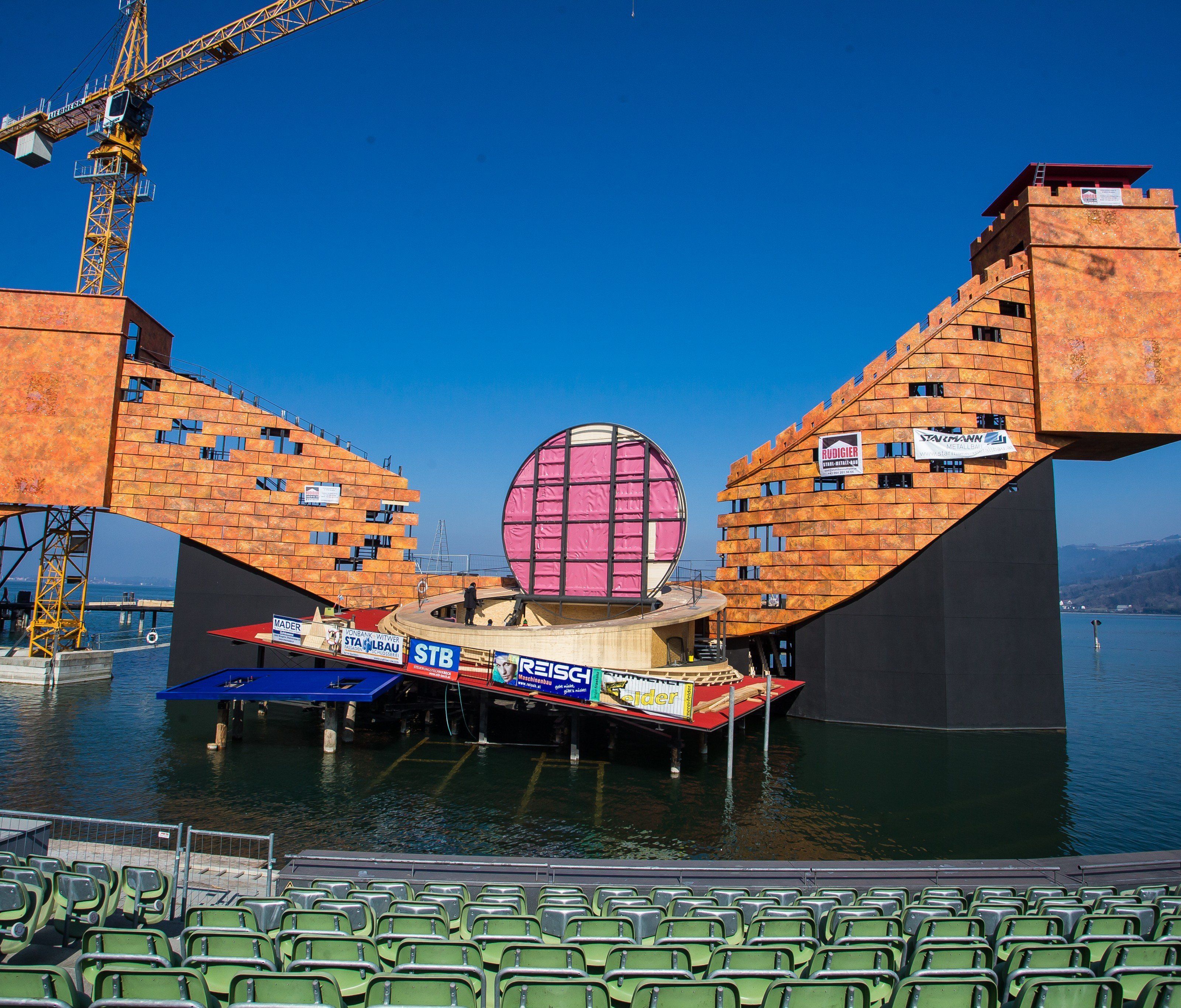 Für die Bregenzer Festspiele müssen Interessierte heuer tiefer in die Tasche greifen. Für die Bregenzer Festspiele müssen Interessierte heuer tiefer in die Tasche greifen.