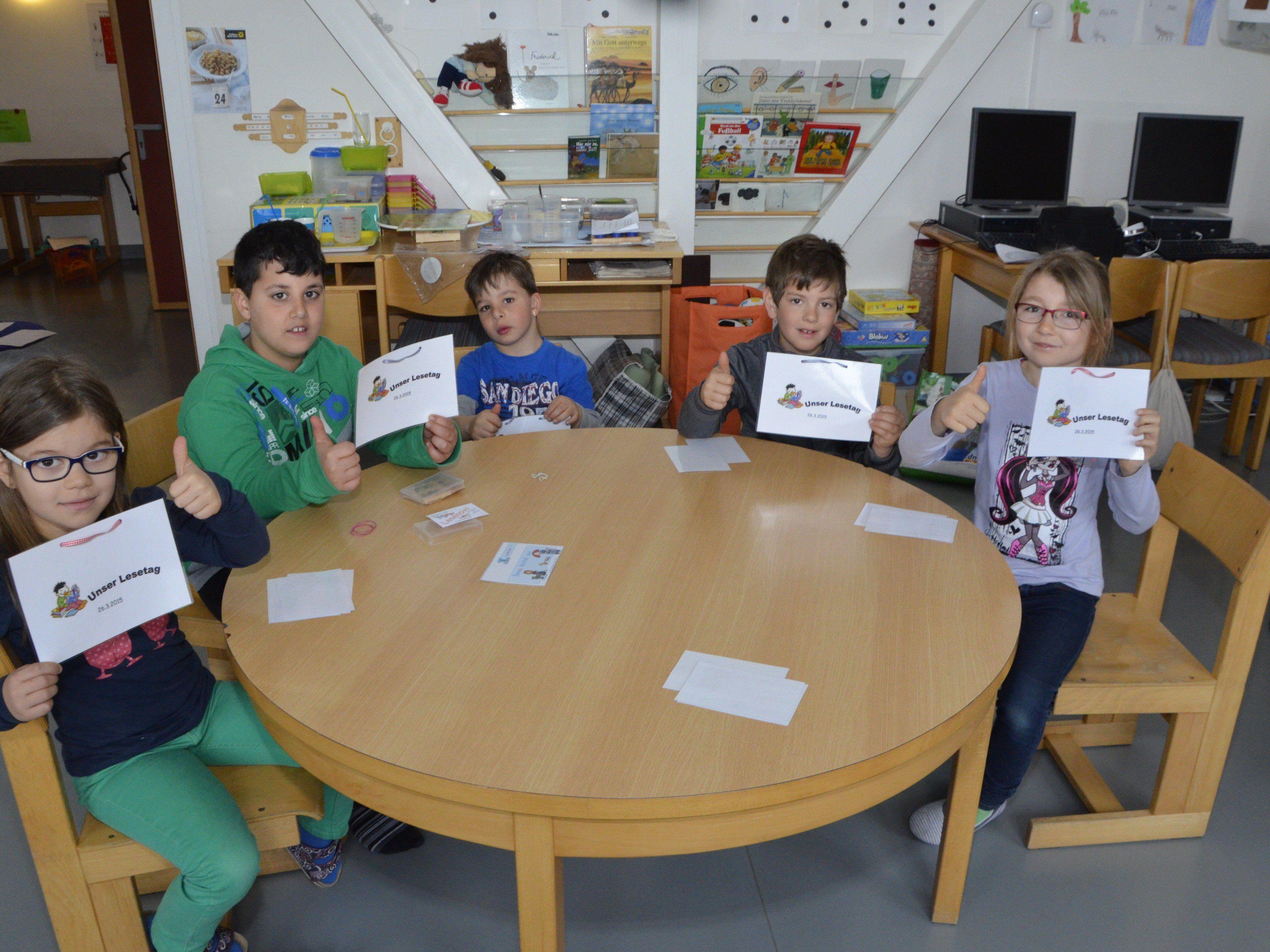 Viel Spaß beim Lesen haben die Kinder der Volksschule Dafins.