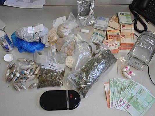 Verschiedenste Drogen und Bargeld wurden in Ottakring sichergestellt Verschiedenste Drogen und Bargeld wurden in Ottakring sichergestellt