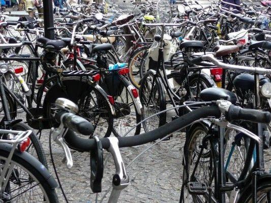 Pärchen verkaufte am Bahnhof Wiener Neustadt gestohlene Fahrräder