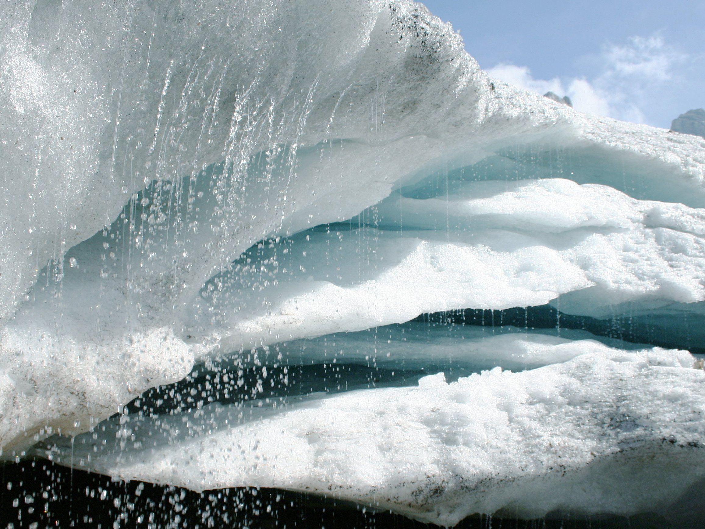 Schneeschmelze am Dachsteingletscher. Schneeschmelze am Dachsteingletscher.