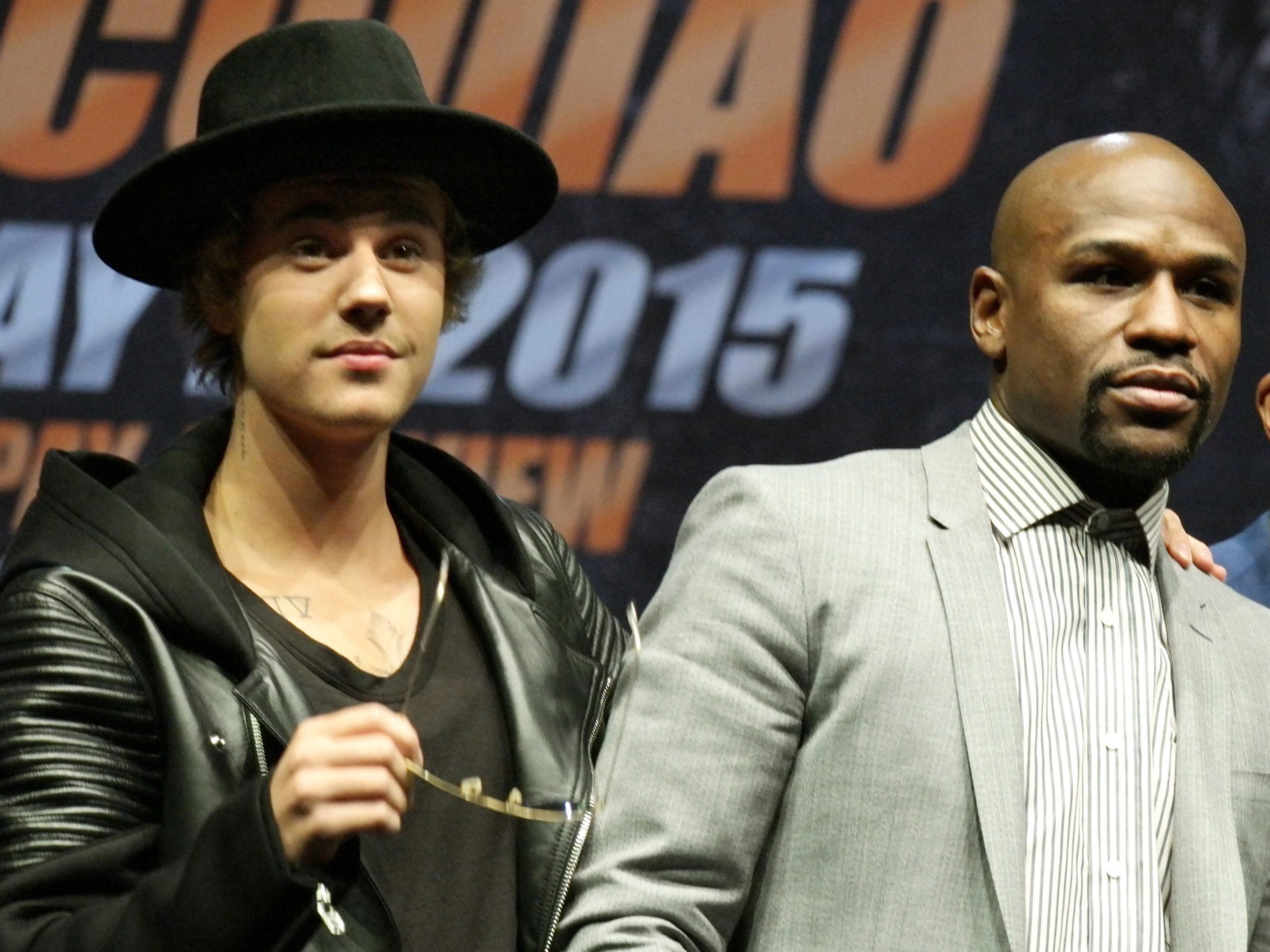 Justin Bieber mit Boxer Floyd Mayweather Jr. Justin Bieber mit Boxer Floyd Mayweather Jr.