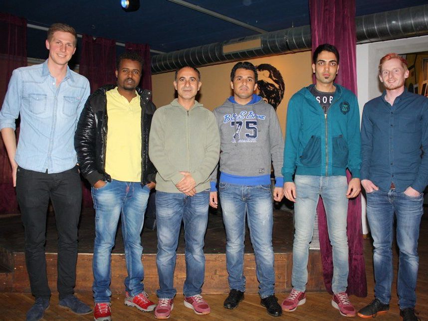 Flüchtlinge standen im Mittelpunkt des Dorfabends im KIBA. Flüchtlinge standen im Mittelpunkt des Dorfabends im KIBA.