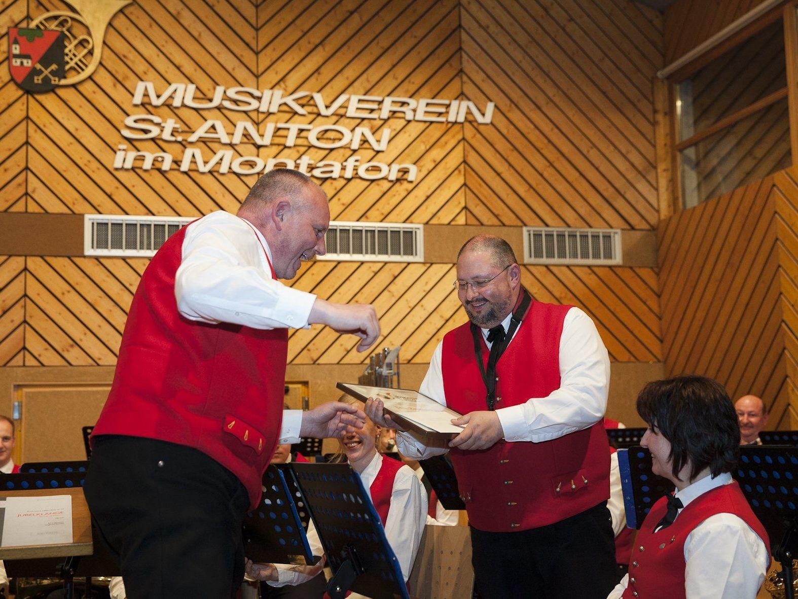 Bernhard Rohrer wurde der Titel des Ehrenkapellmeisters verliehen Bernhard Rohrer wurde der Titel des Ehrenkapellmeisters verliehen