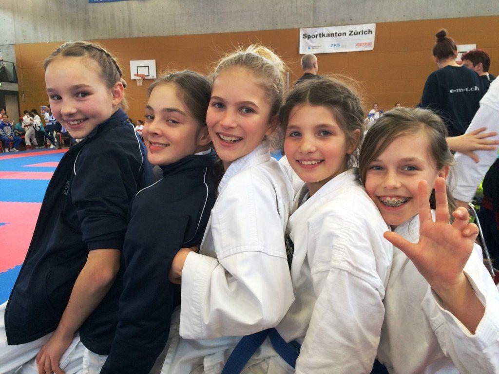 Die erfolgreichen Götzner Sportlerinnen v.li. Hanna, Vanessa, Stella, Kristin und Jana