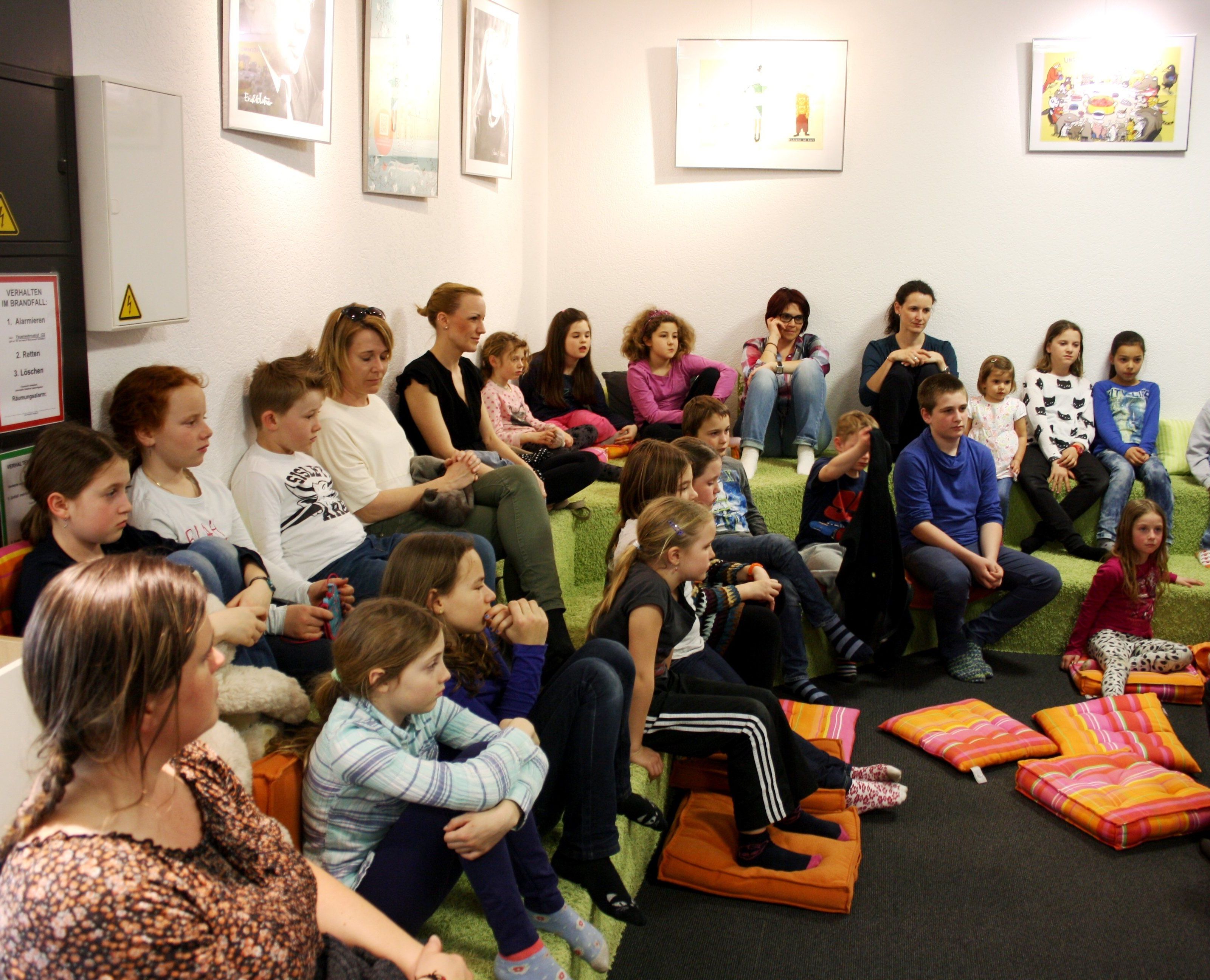 Irmgard Kramer las aus ihren Sunny Valentine Büchern Irmgard Kramer las aus ihren Sunny Valentine Büchern