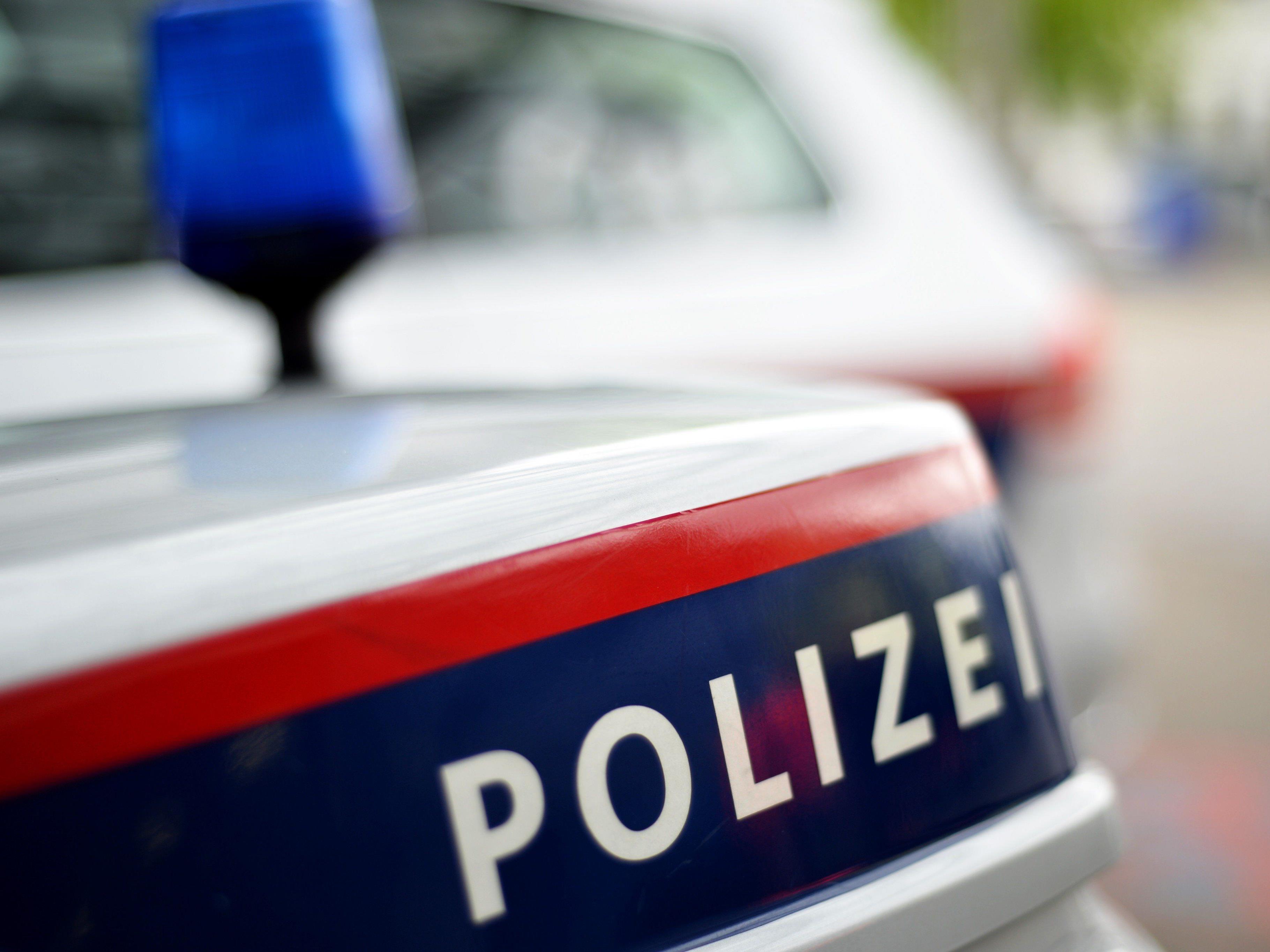 Die Salzburger Polizei sucht nach einem flüchtigem Einbrecher.
