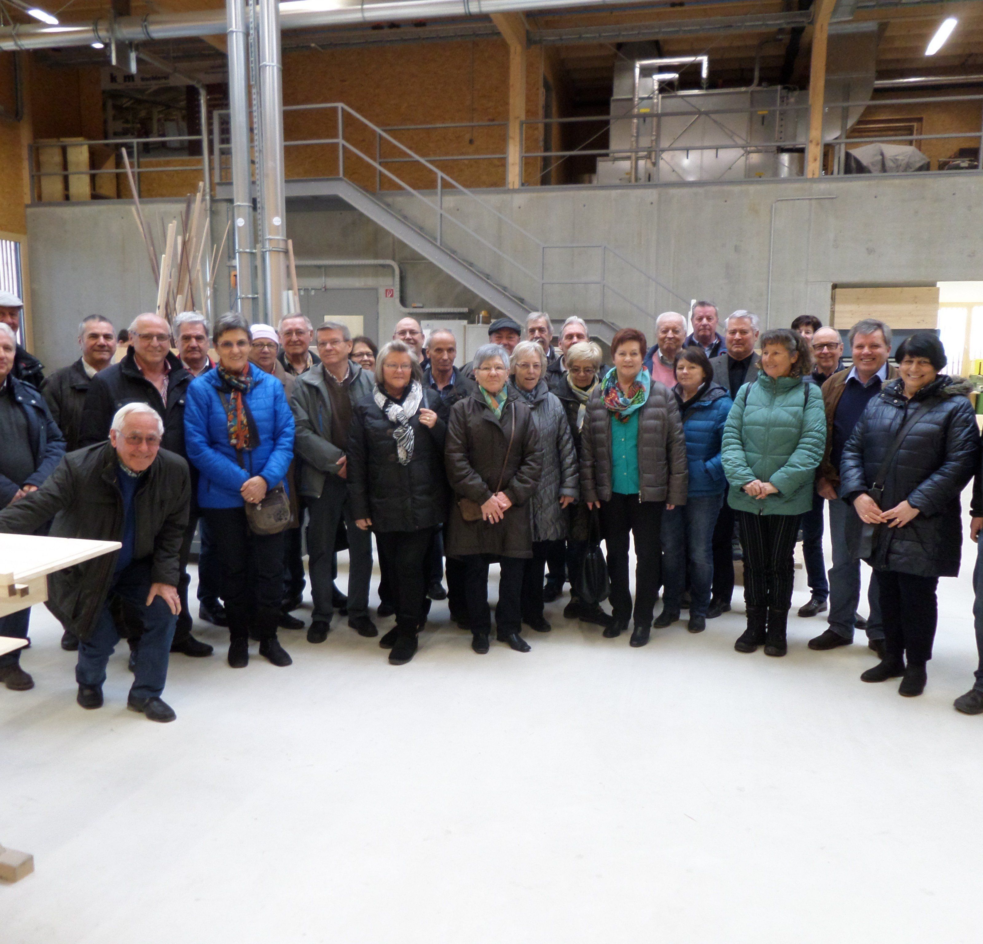 Mitglieder des Seniorenring Lauterach in der neuen Tischlerei Mitglieder des Seniorenring Lauterach in der neuen Tischlerei