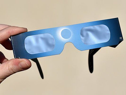 Keine Sonnenfinsternis ohne Spezialbrille Keine Sonnenfinsternis ohne Spezialbrille