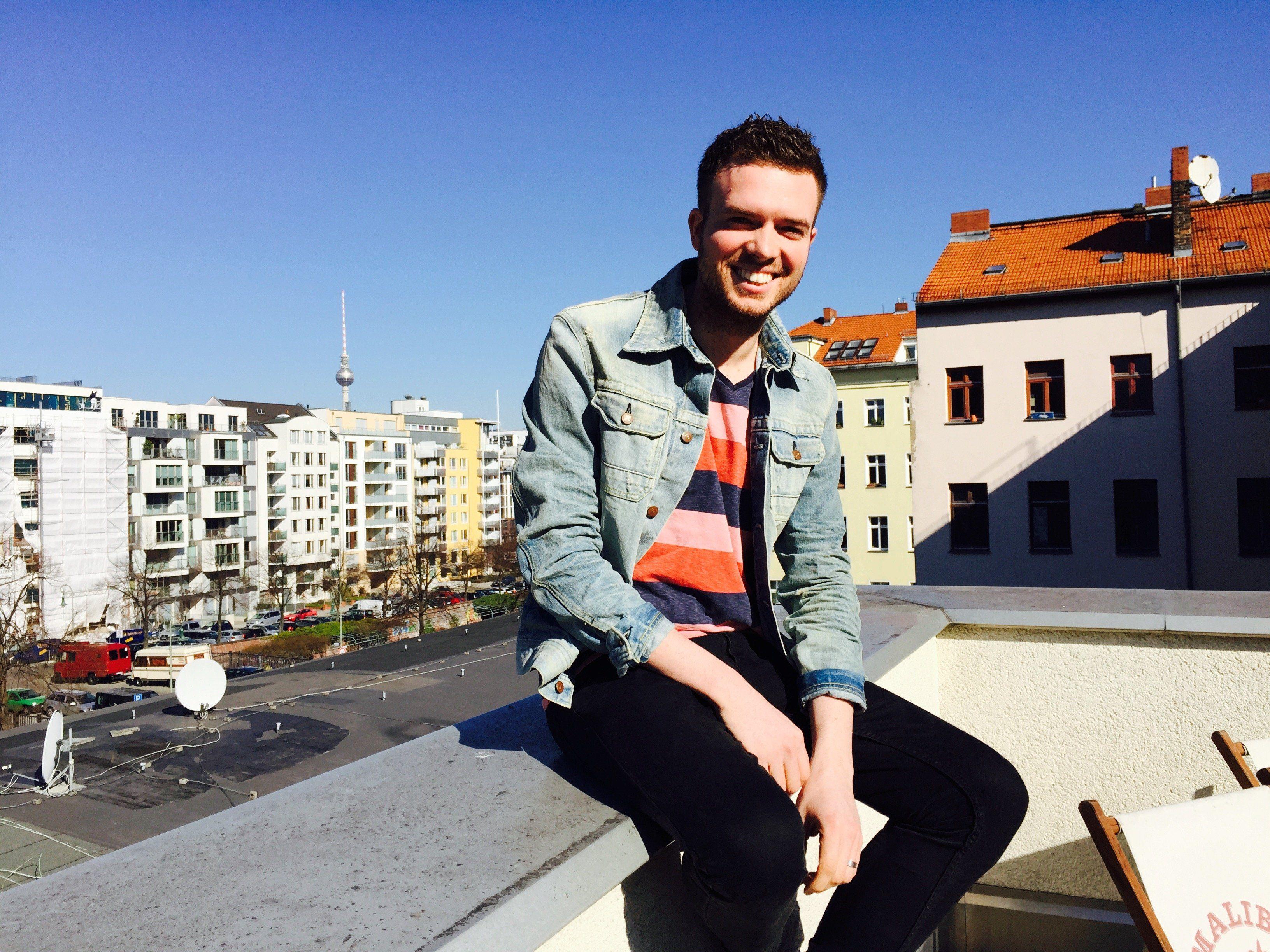 Über den Dächern von Berlin genießt der Altenstädtner Michael Böhler das Leben in der Wahlheimat.