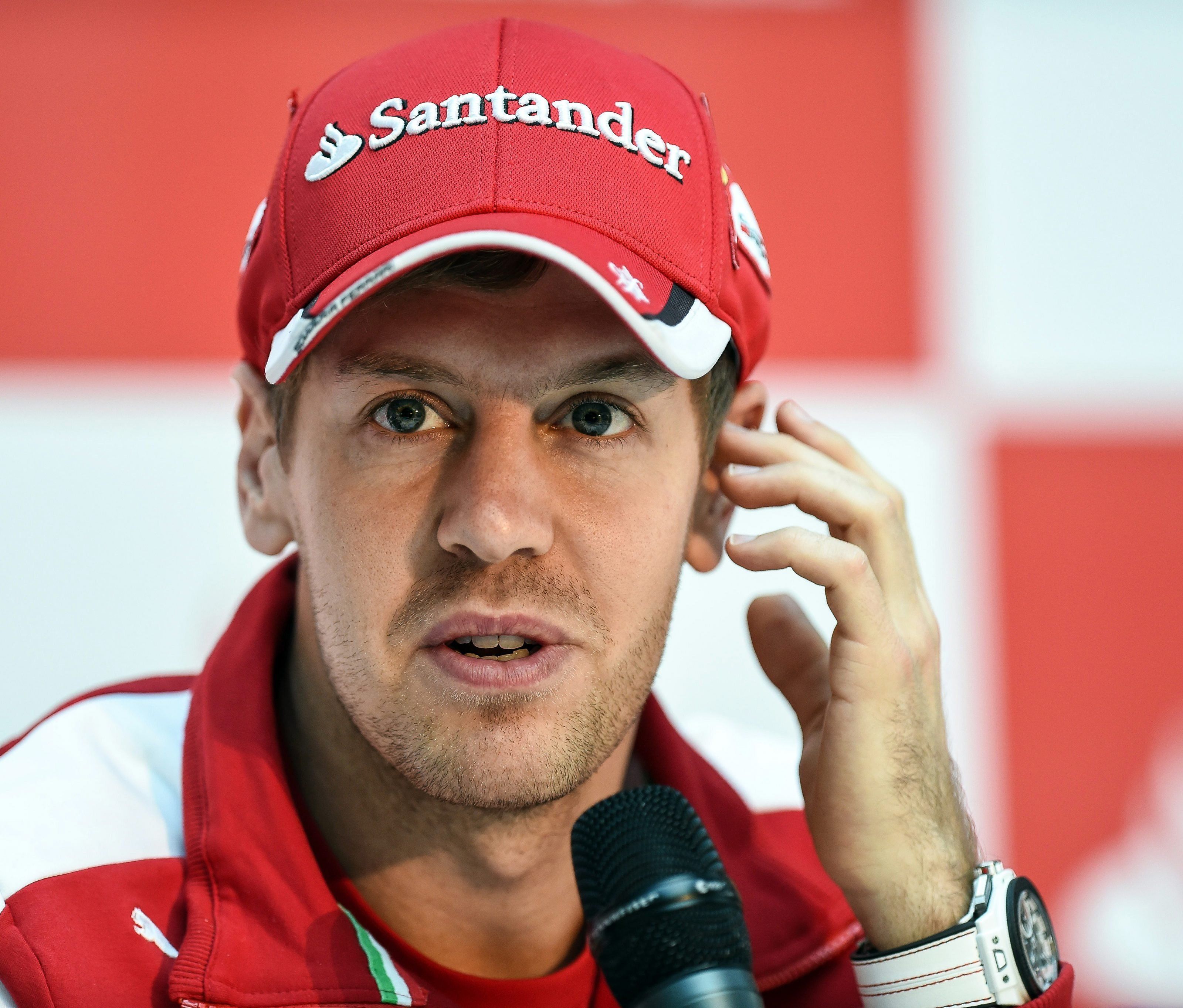 Vettel: "Feld hinter Mercedes ziemlich ausgeglichen". Vettel: "Feld hinter Mercedes ziemlich ausgeglichen".