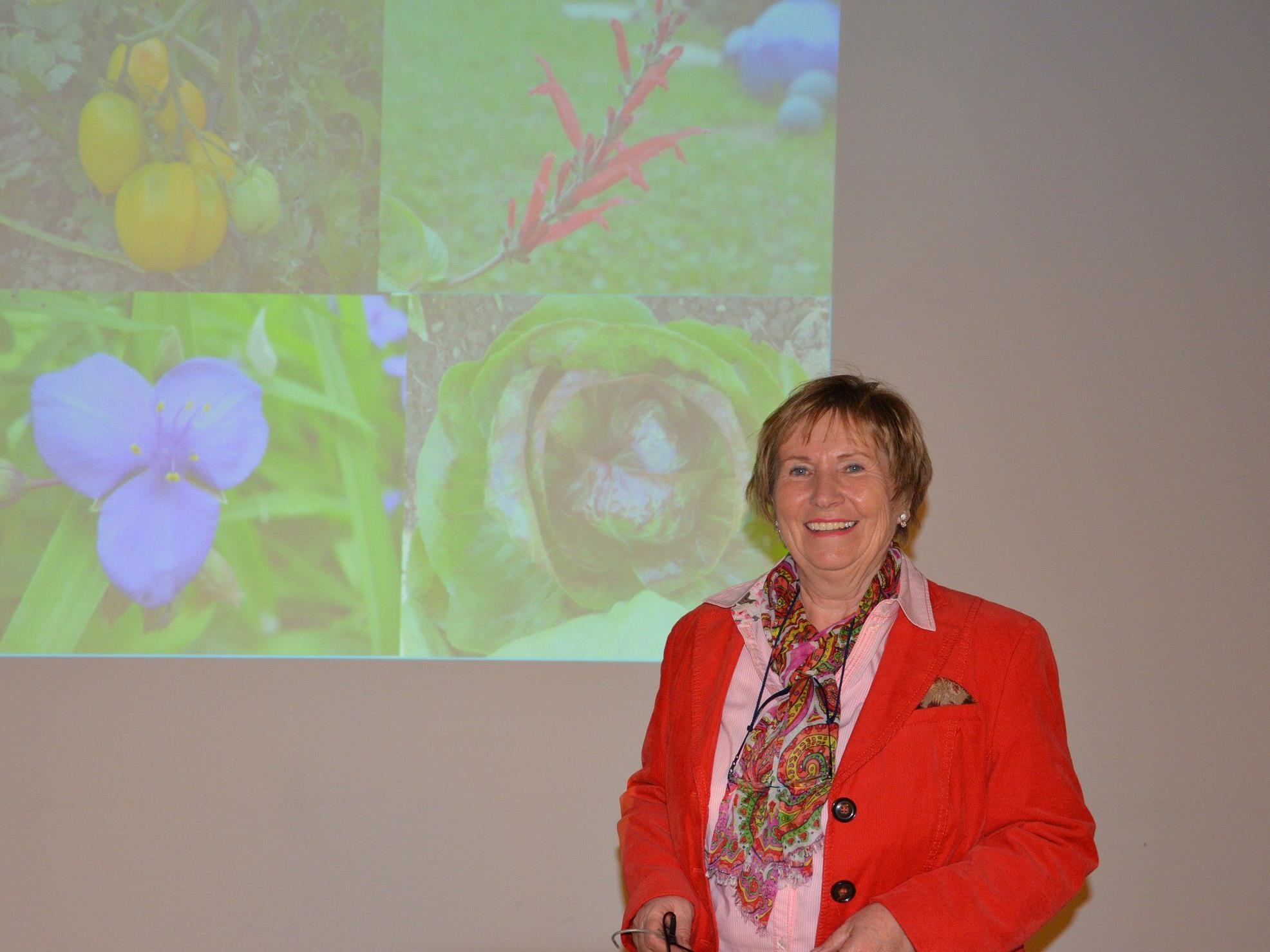Buchautorin Christiane Maute aus Friedrichshafen hielt einen Vortrag über den homöopathischen Pflanzenschutz.