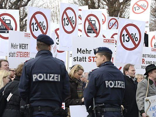 Wirte-Protest am Dienstag vor dem Bundeskanzleramt in Wien Wirte-Protest am Dienstag vor dem Bundeskanzleramt in Wien