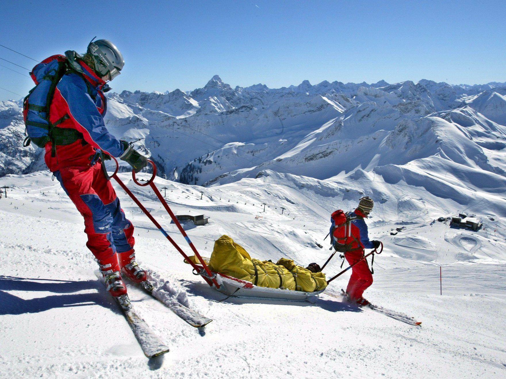 Schwerverletzte nach Unfall im Skigebiet Valfagehr mit Akja geborgen.