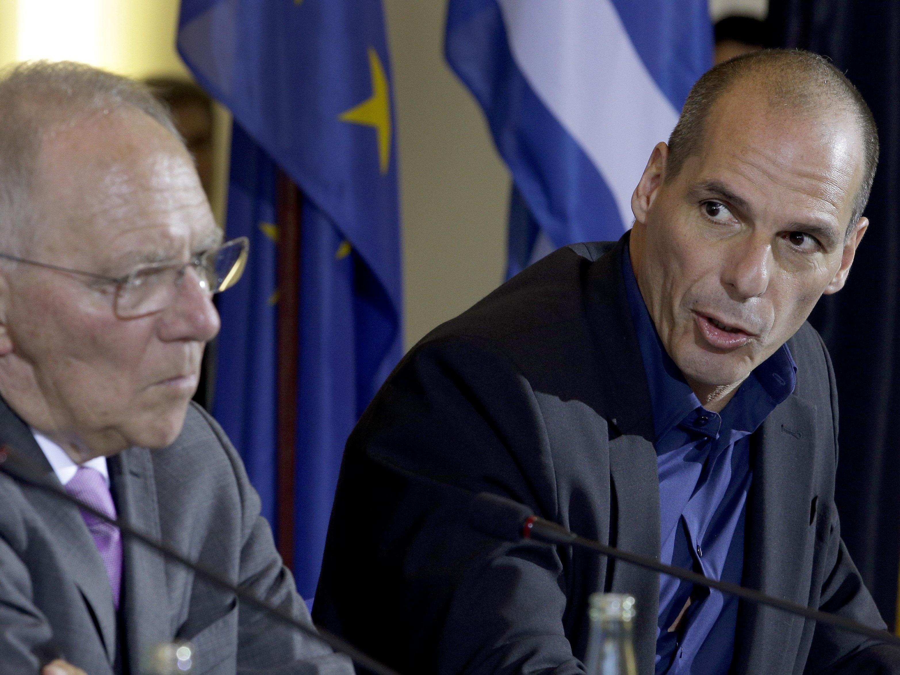 Regierung in Athen fordert von Berlin Reparationen für Zweiten Weltkrieg. Im Bild: Finanzminister Schäuble und sein griechischer Kollege Varoufakis.