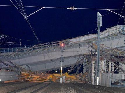 Die demolierte Murbrücke an der S35 Die demolierte Murbrücke an der S35