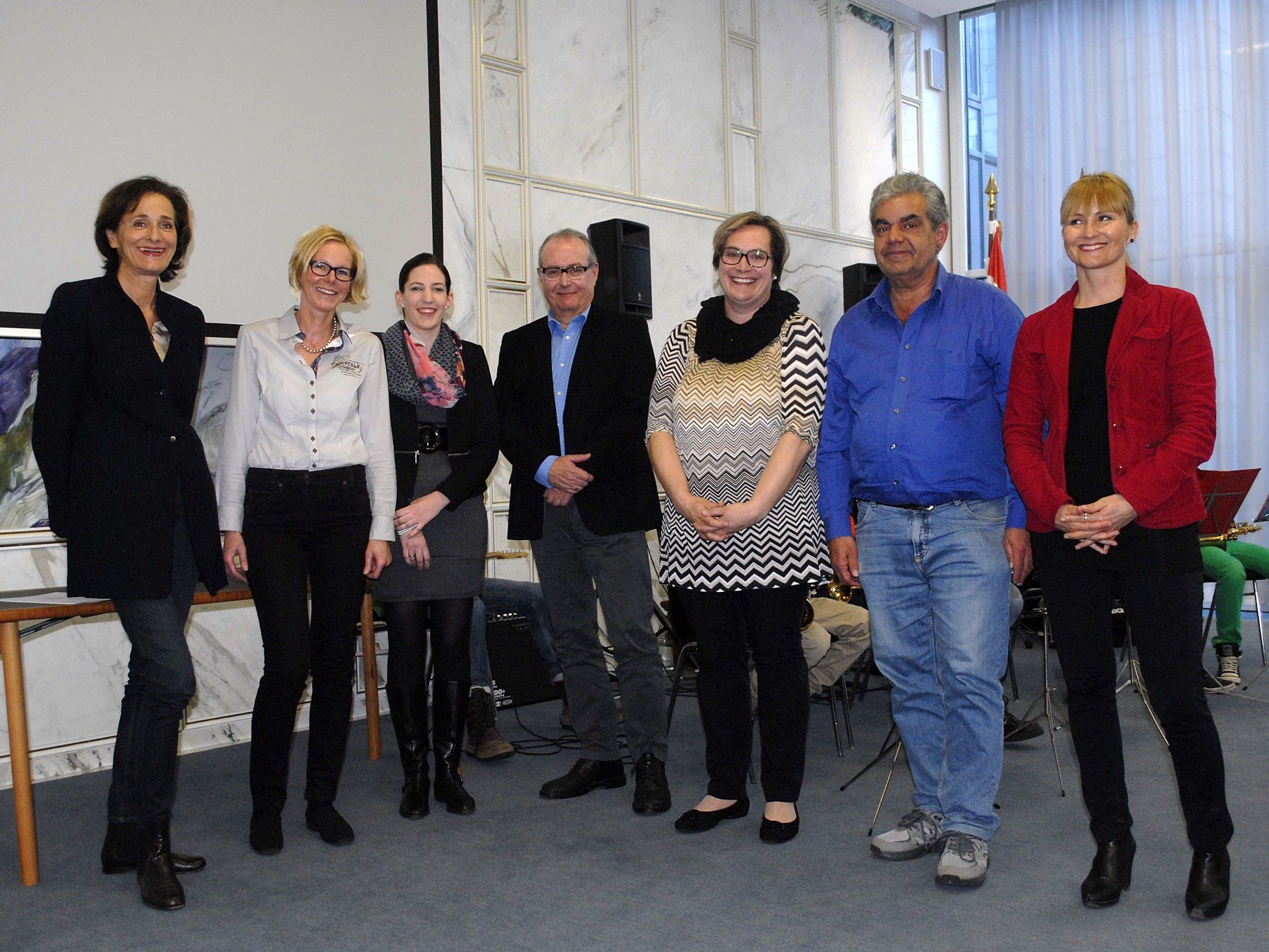 Auszeichnung für das Sonderpädagogische Zentrum in Bludenz bei einem kleinen Festakt im Landhaus in Bregenz Auszeichnung für das Sonderpädagogische Zentrum in Bludenz bei einem kleinen Festakt im Landhaus in Bregenz
